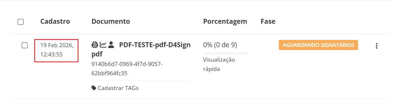 Lista de documentos do cofre na plataforma D4Sign com destaque em vermelho para a marca de data e hora detalhada.